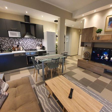 Lukas-2 B/R Luxurious Flat With Veranda Appartamento Atene Esterno foto