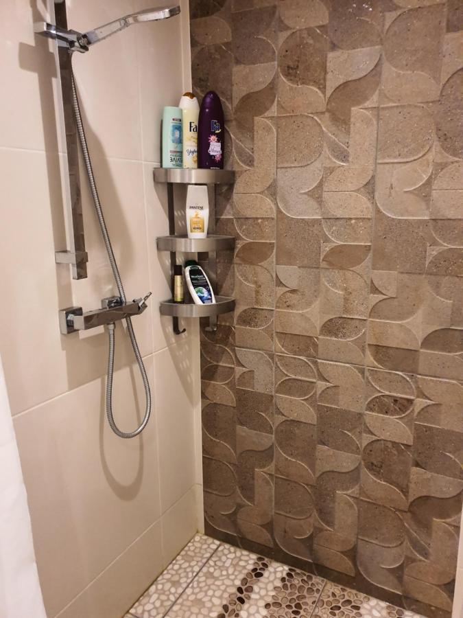 Lukas-2 B/R Luxurious Flat With Veranda Appartamento Atene Esterno foto