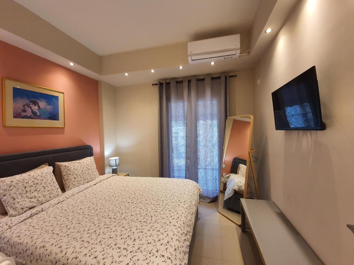 Lukas-2 B/R Luxurious Flat With Veranda Appartamento Atene Esterno foto